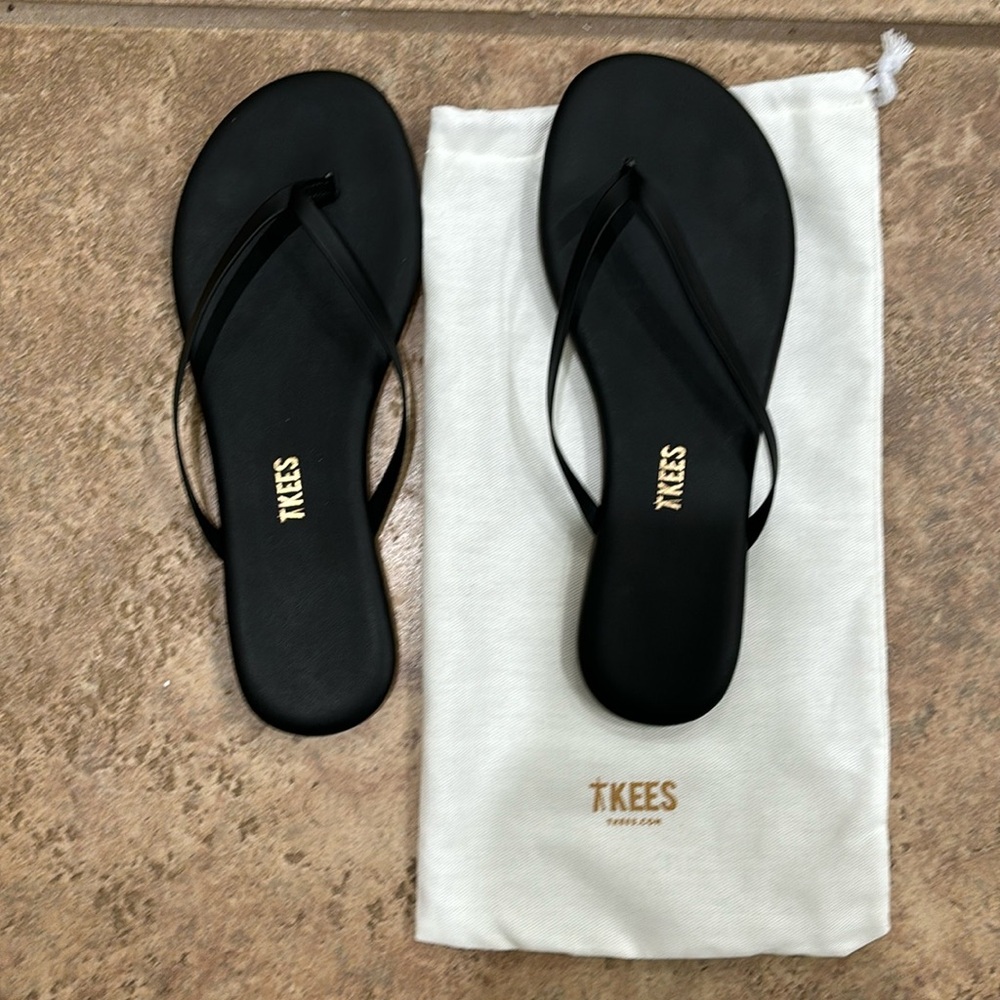 Teeks black flip flops. Size 7. Perfect condition.